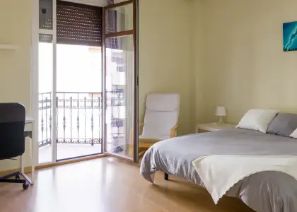 Habitación en piso compartido de 4 habitaciones en alquiler en Zaragoza, ideal para mujeres. en Zaragoza