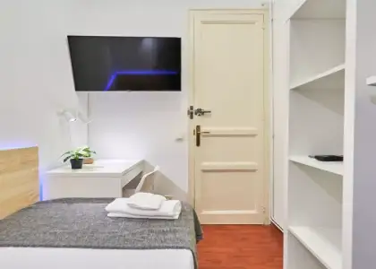 Habitación en piso compartido de 5 habitaciones en alquiler en El Fort Pienc, solo para profesionales. en Barcelona