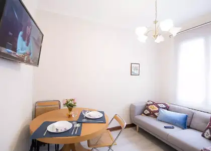 Habitación en un apartamento compartido de 5 habitaciones en Casco Viejo, con todos los gastos incluidos. en Bilbao