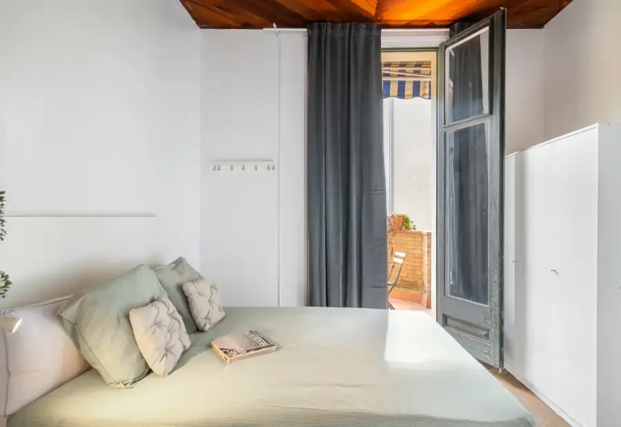 Habitación en un piso compartido de 6 habitaciones en alquiler en la Dreta de l'Eixample, solo para profesionales. en Barcelona