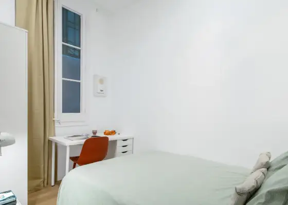 Habitación en un piso compartido de 6 habitaciones en alquiler en la Dreta de l'Eixample, solo para profesionales. en Barcelona