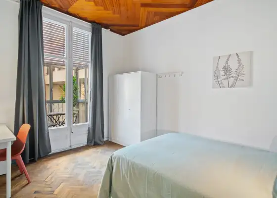 Habitación en un piso compartido de 6 habitaciones en alquiler en la Dreta de l'Eixample, solo para profesionales. en Barcelona