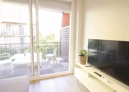 Se alquila habitación en piso compartido de 4 habitaciones en la Nova Esquerra de l'Eixample, gastos incluidos en Barcelona