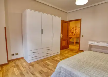 Se alquila habitación en piso de 10 habitaciones en Oviedo en Oviedo