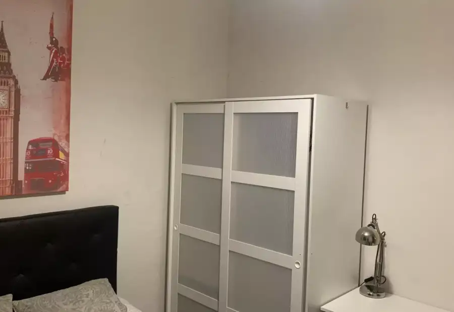 Se alquilan habitaciones en apartamento de 3 dormitorios en Bilbao en Bilbao